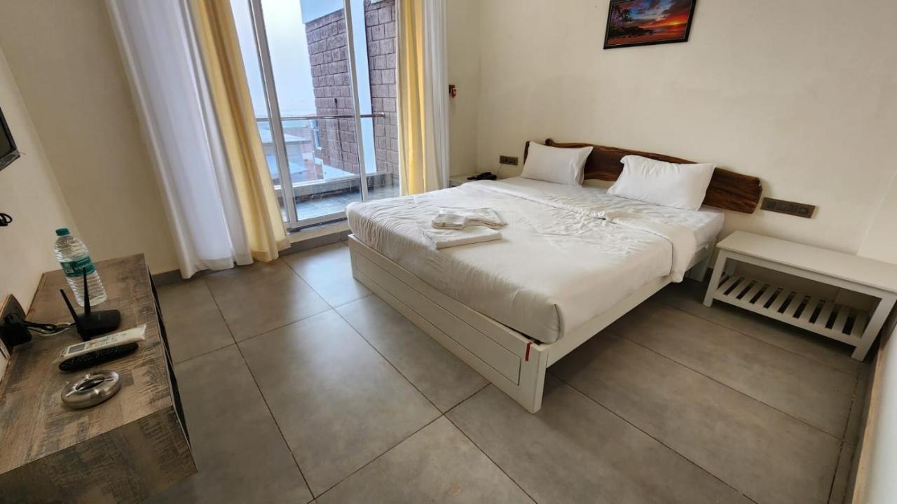 Coastal Bay Beach Resort Harnai Zewnętrze zdjęcie