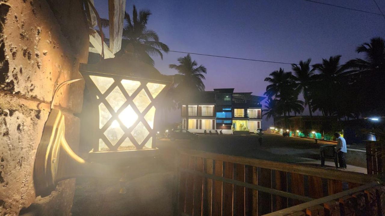 Coastal Bay Beach Resort Harnai Zewnętrze zdjęcie