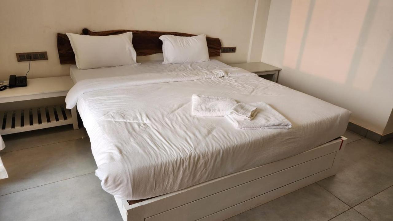 Coastal Bay Beach Resort Harnai Zewnętrze zdjęcie