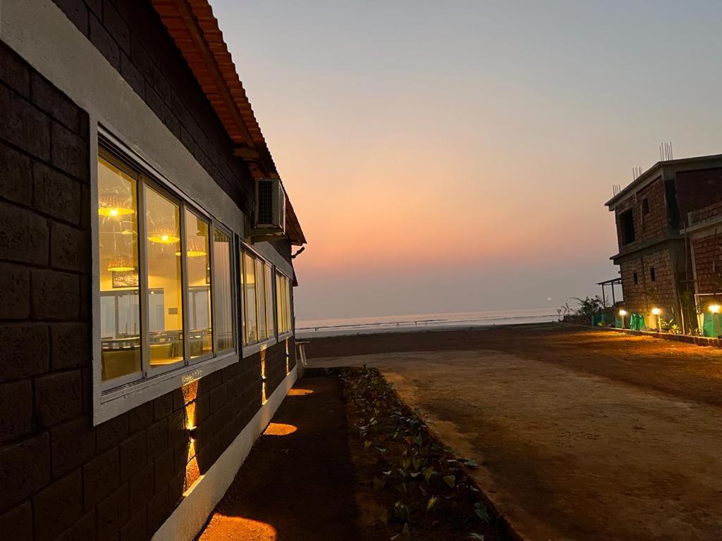 Coastal Bay Beach Resort Harnai Zewnętrze zdjęcie