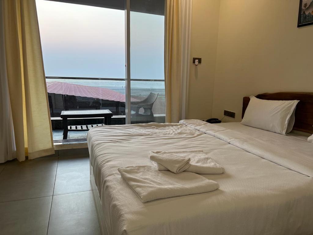 Coastal Bay Beach Resort Harnai Zewnętrze zdjęcie