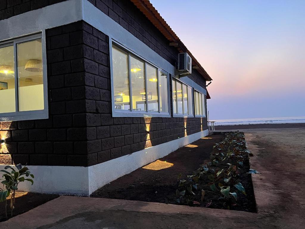 Coastal Bay Beach Resort Harnai Zewnętrze zdjęcie