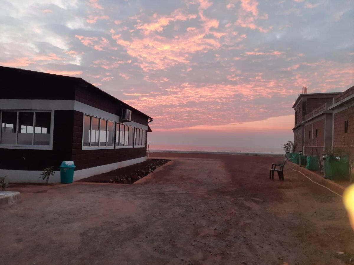 Coastal Bay Beach Resort Harnai Zewnętrze zdjęcie